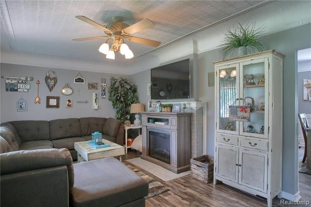 32560 Sutton Road Chesterfield, MI 48047 - Photo 4 of 35