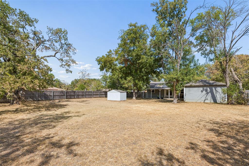 416 South Harrison Street Pilot Point, TX 76258 - Photo 16 of 20 Gallery Image 16