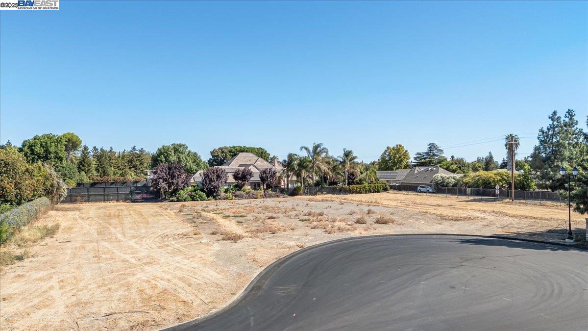 8485 West Ranch Road Tracy, CA 95304 - Photo 4 of 20 a view of ocean beach and a yard