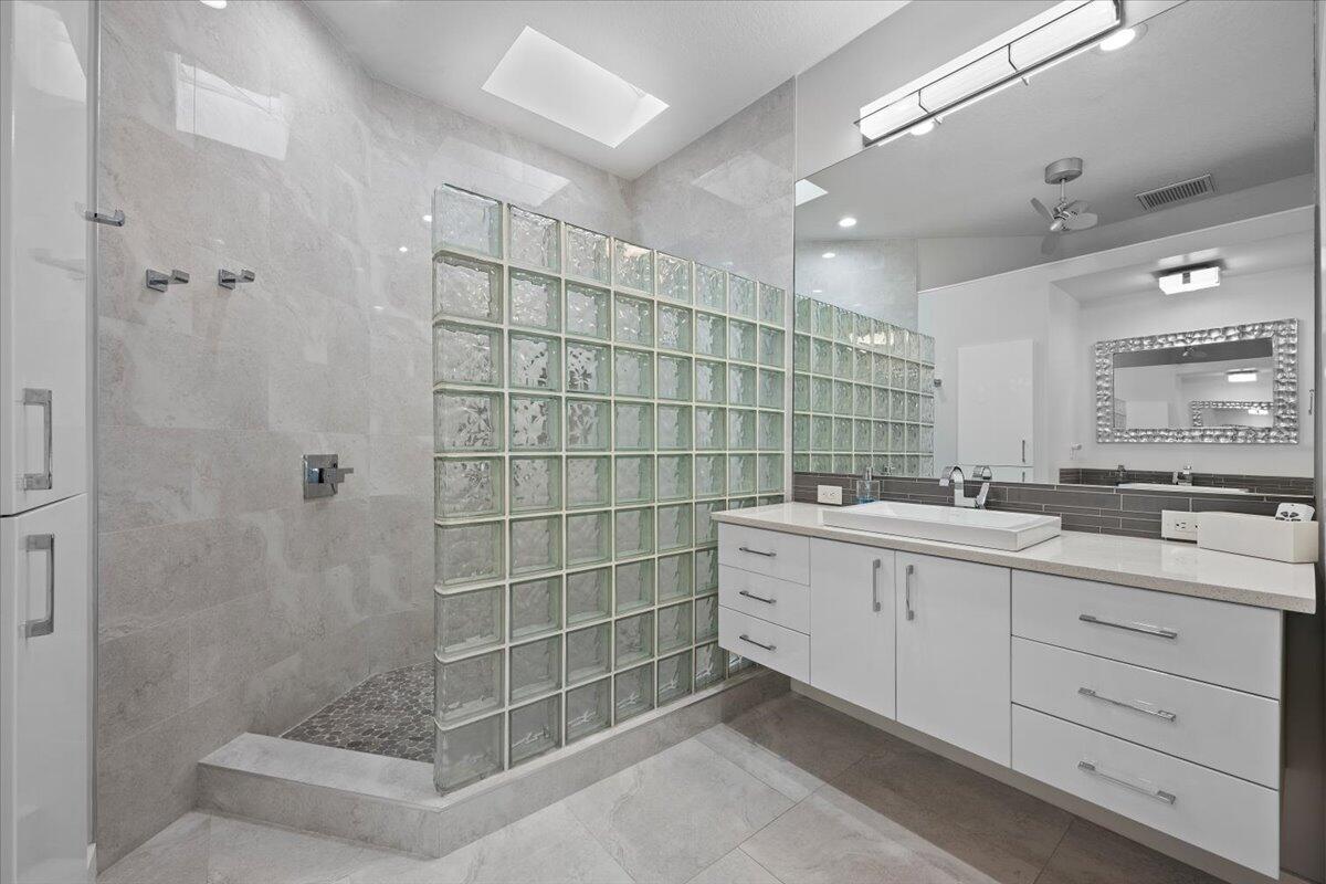 169 Hampton Circle Jupiter, FL 33458 - Photo 15 of 30 169 Hampton Circle
