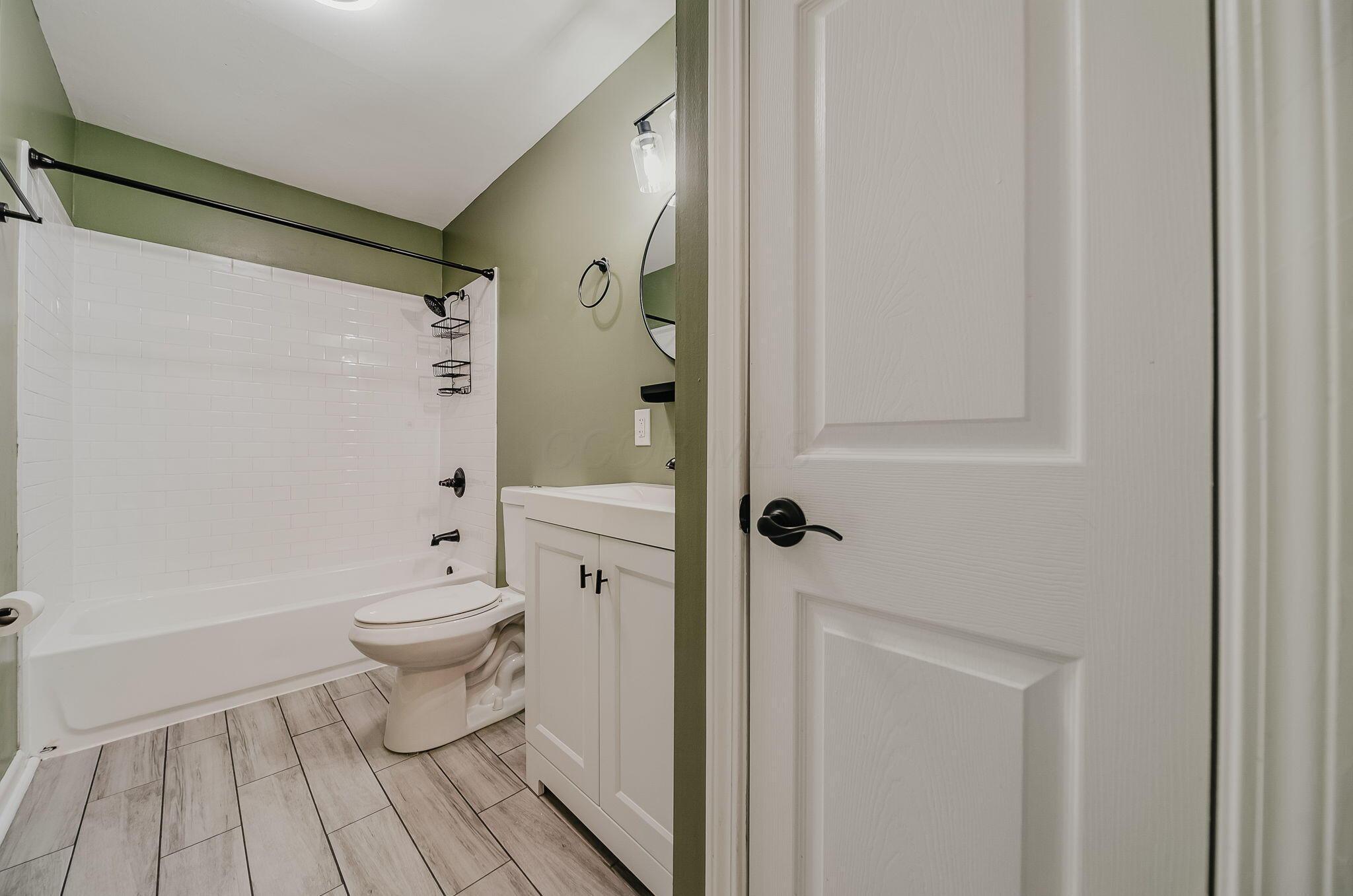 5135 Fairlane Road Columbus, OH 43207 - Photo 16 of 55 Full bath upstairs