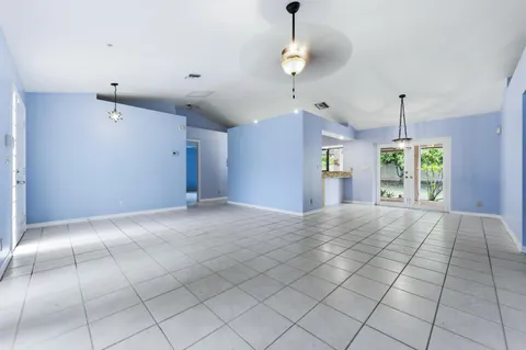 $595,000 | 560 North Cypress Drive, Jupiter, FL 33469