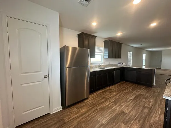 $2,100 | 18300 Speculator Lane, Elgin, TX 78621