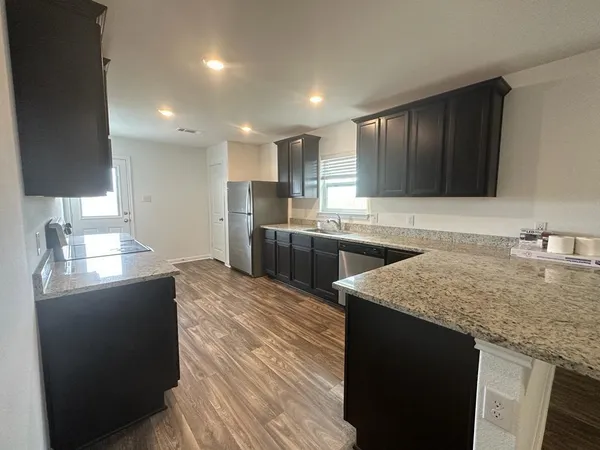 $2,100 | 18300 Speculator Lane, Elgin, TX 78621