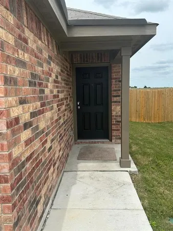 $2,100 | 18300 Speculator Lane, Elgin, TX 78621