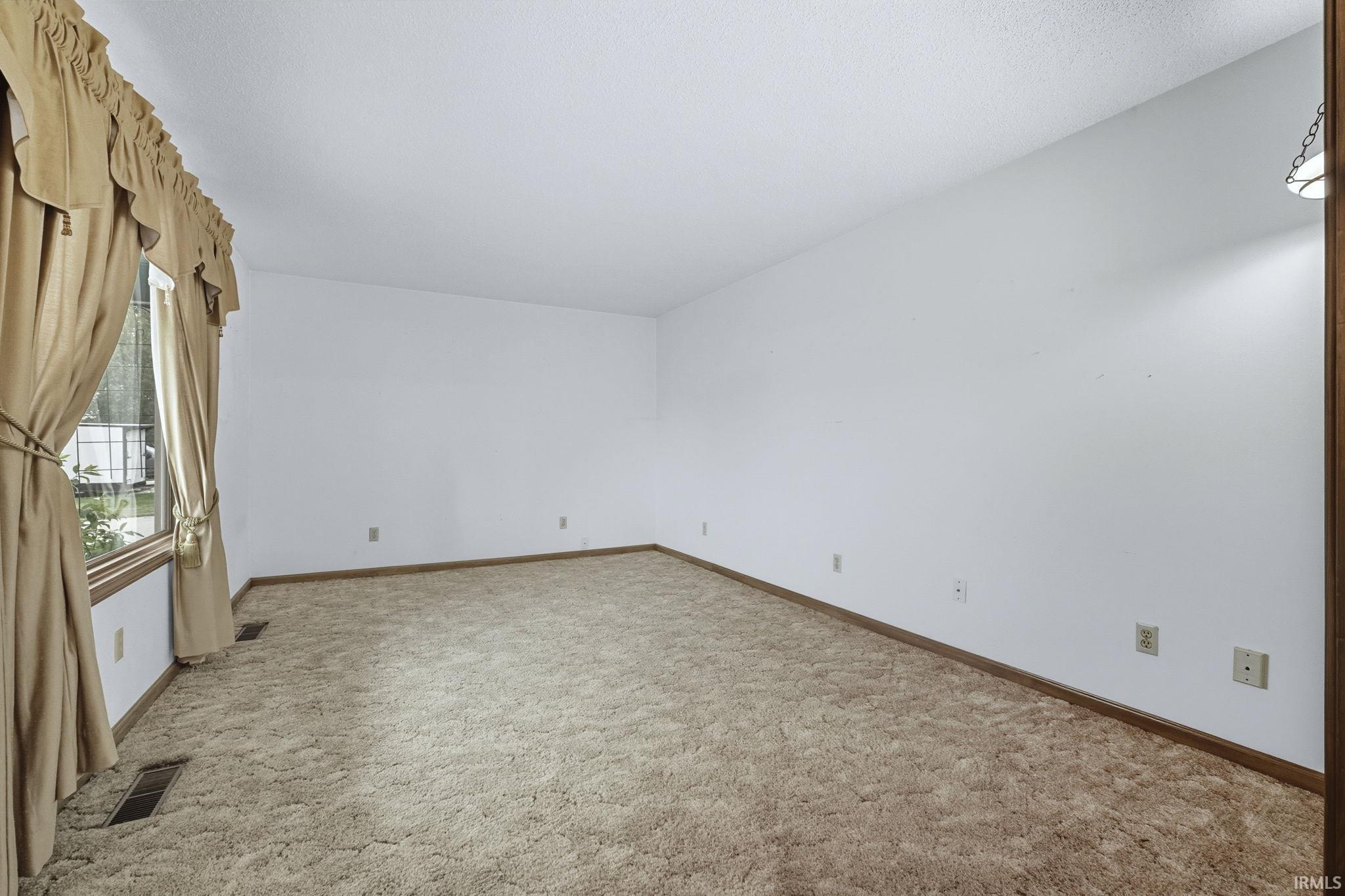5725 Kroemer Road Fort Wayne, IN 46818 - Photo 6 of 36