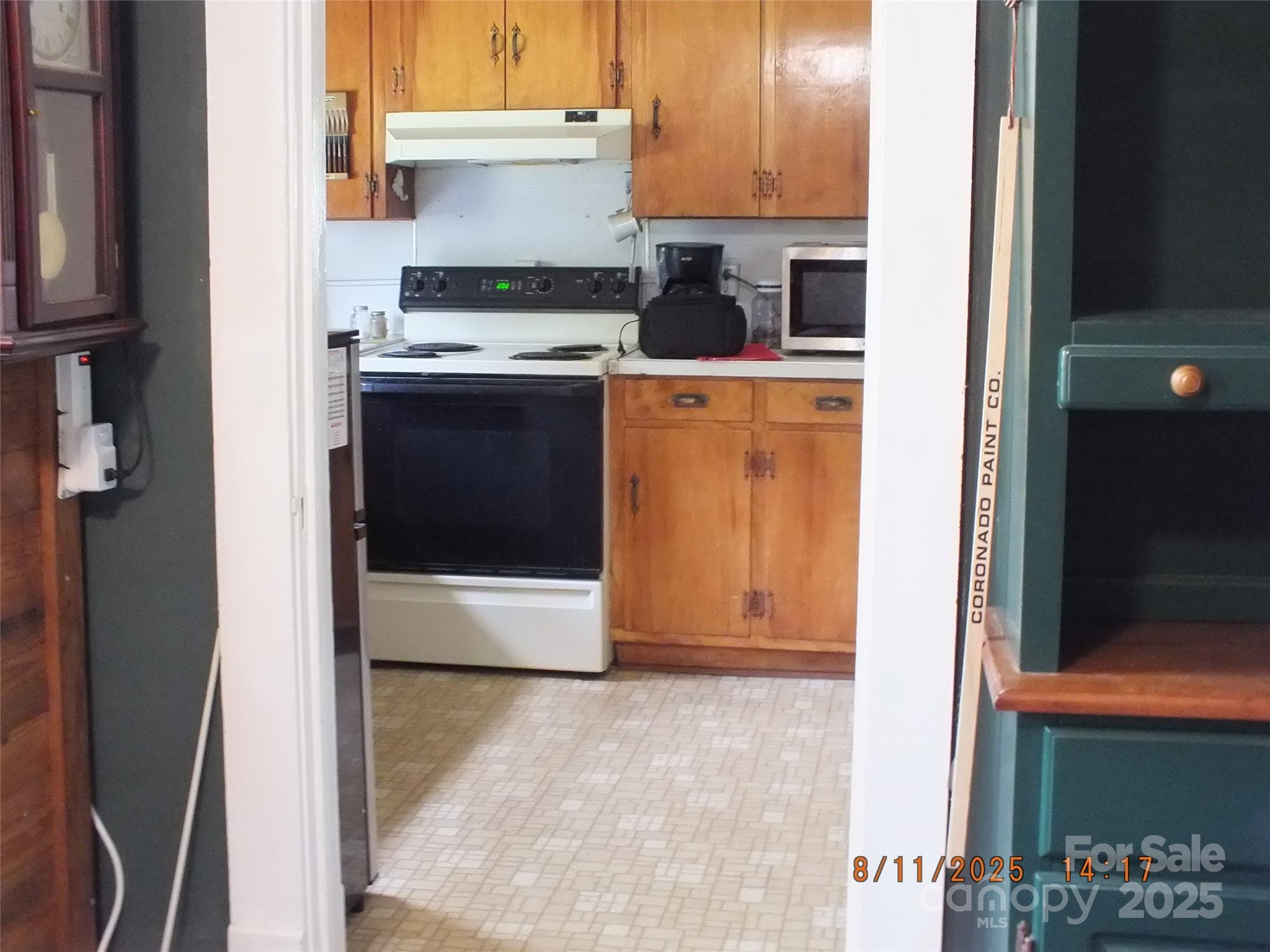 5034 State Rd S-29-20 Heath Springs, SC 29058 - Photo 10 of 43 a kitchen with a stove and a refrigerator