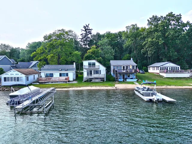 $499,900 | 67003 Lakeshore Drive, Dowagiac, MI 49047
