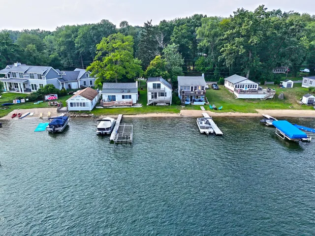 $499,900 | 67003 Lakeshore Drive, Dowagiac, MI 49047