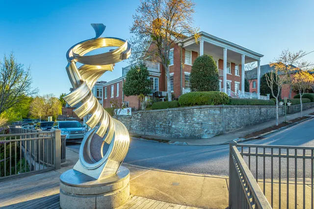 $400,000 | 129 Walnut Street, Unit 122, Chattanooga, TN 37403