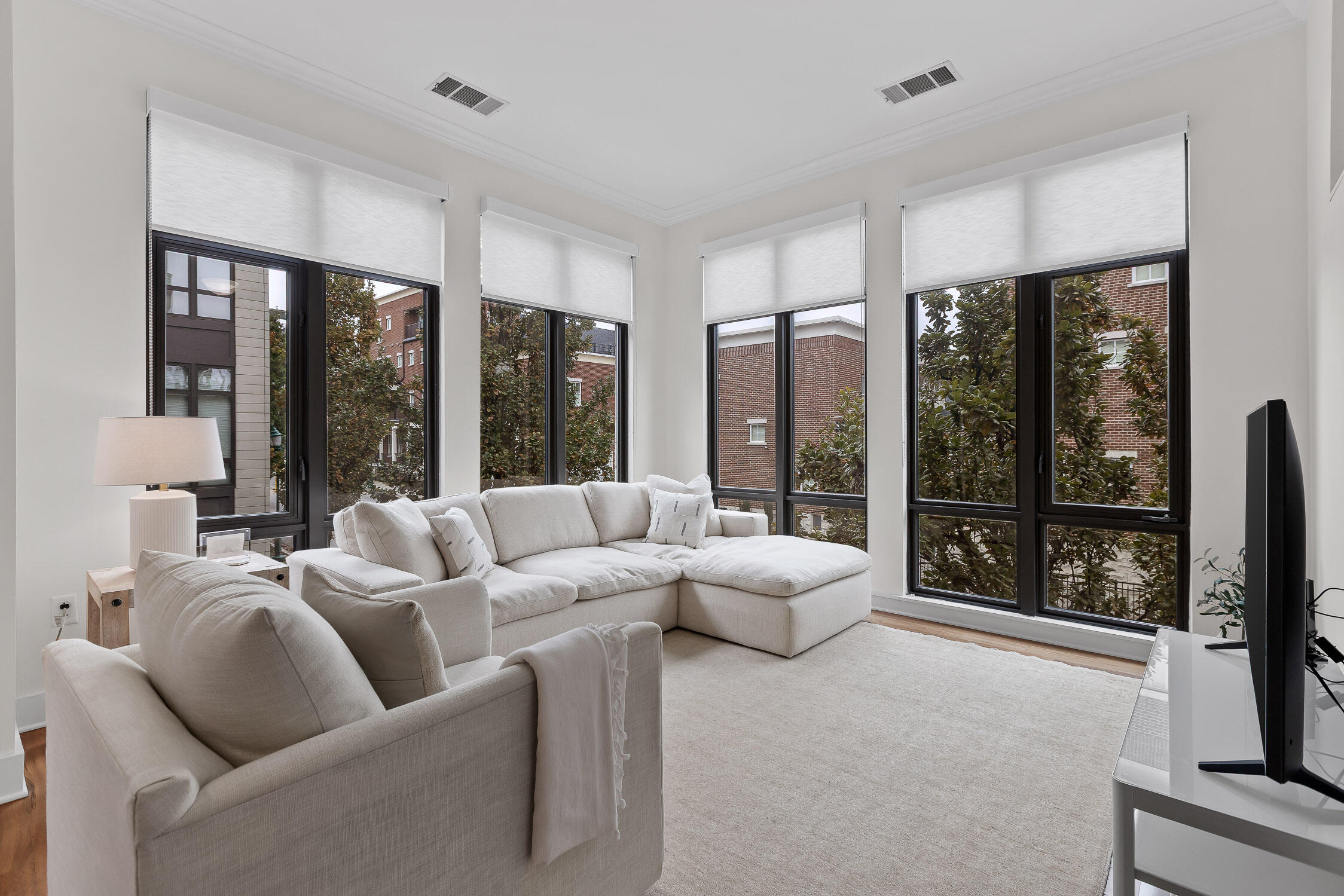 129 Walnut Street, Unit 122 Chattanooga, TN 37403 - Photo 8 of 73 Living Area