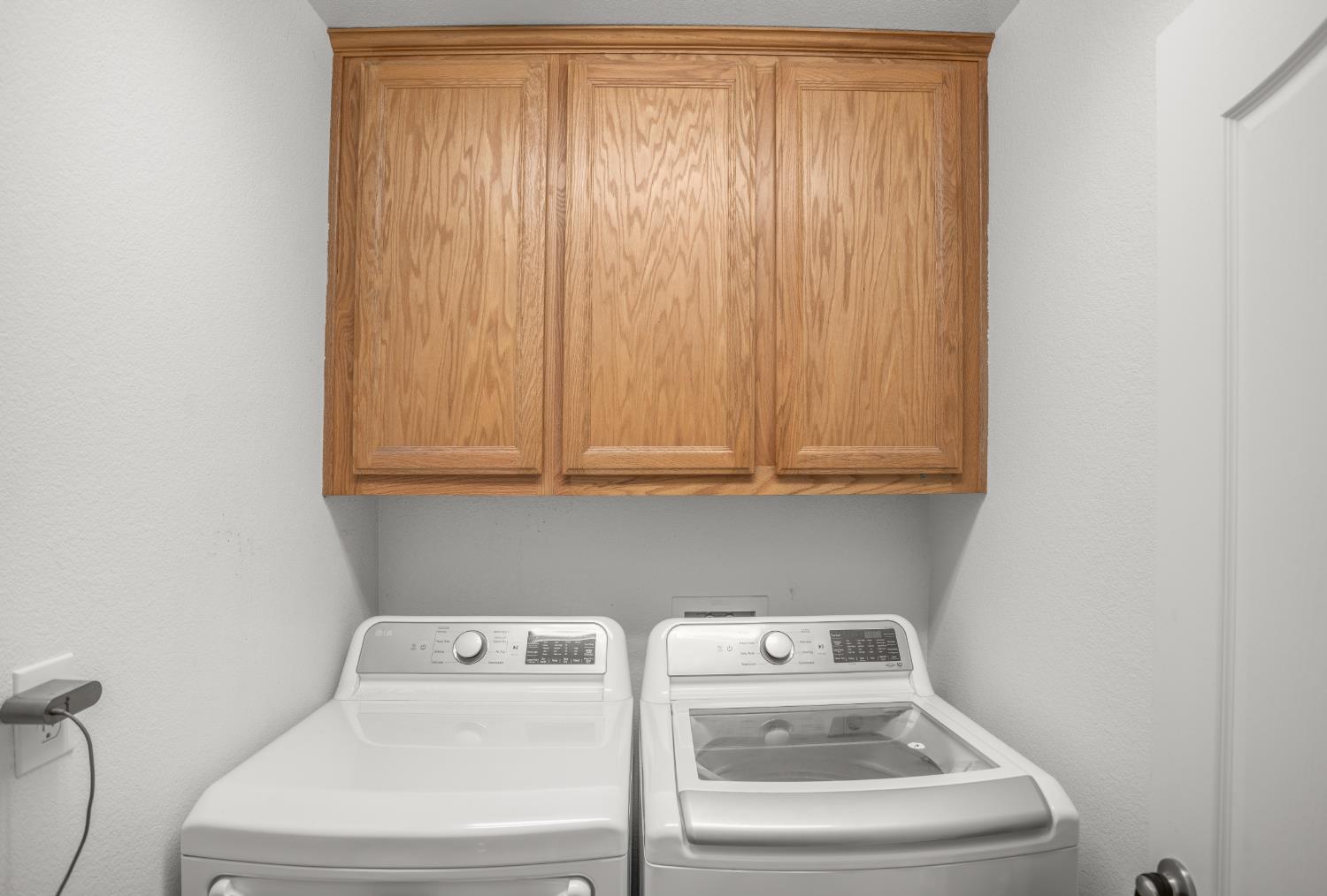 3815 Lee Brook Way Sacramento, CA 95838 - Photo 26 of 43 a bathroom with a sink and a toilet
