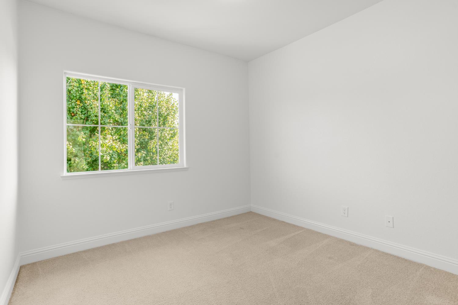3815 Lee Brook Way Sacramento, CA 95838 - Photo 34 of 43 an empty room with a window