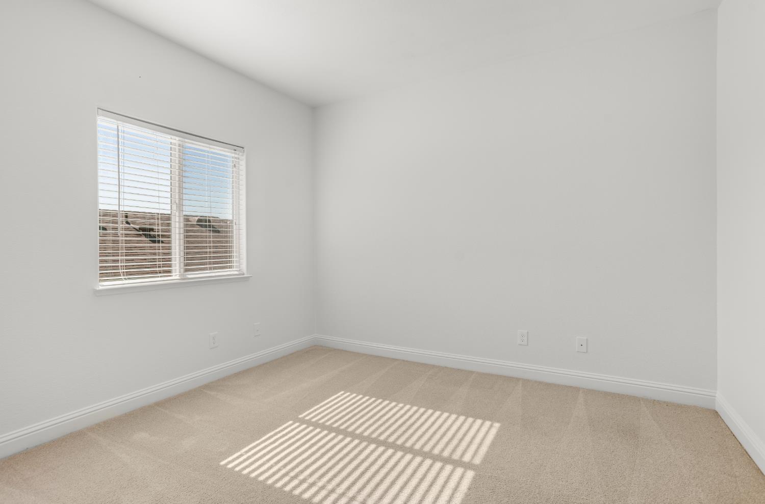 3815 Lee Brook Way Sacramento, CA 95838 - Photo 36 of 43 an empty room with a window