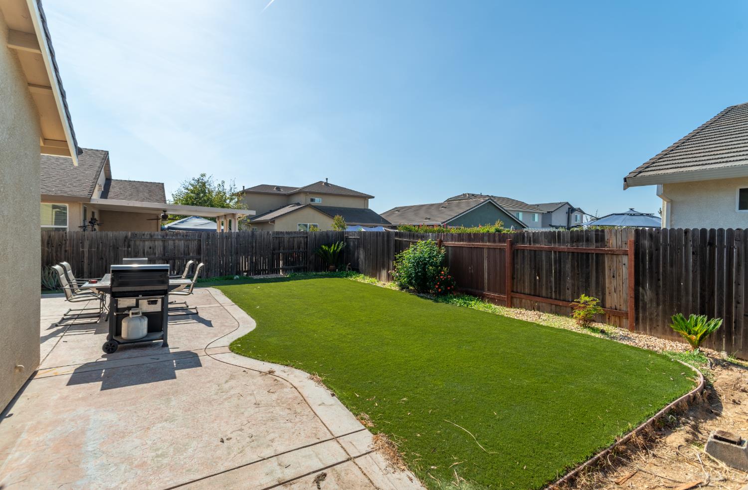 3815 Lee Brook Way Sacramento, CA 95838 - Photo 43 of 43 a garden view with a seating space