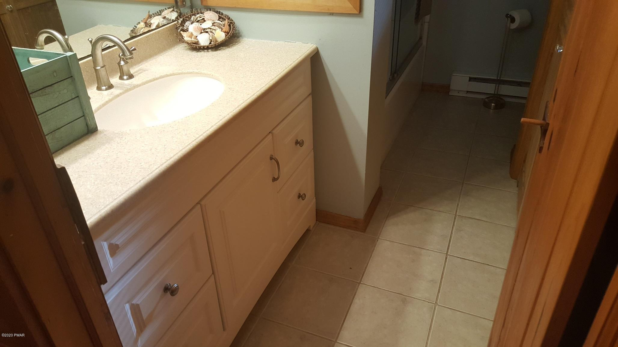 107 Meadowbrook Road Tafton, PA 18464 - Photo 38 of 55 Full Bathroom