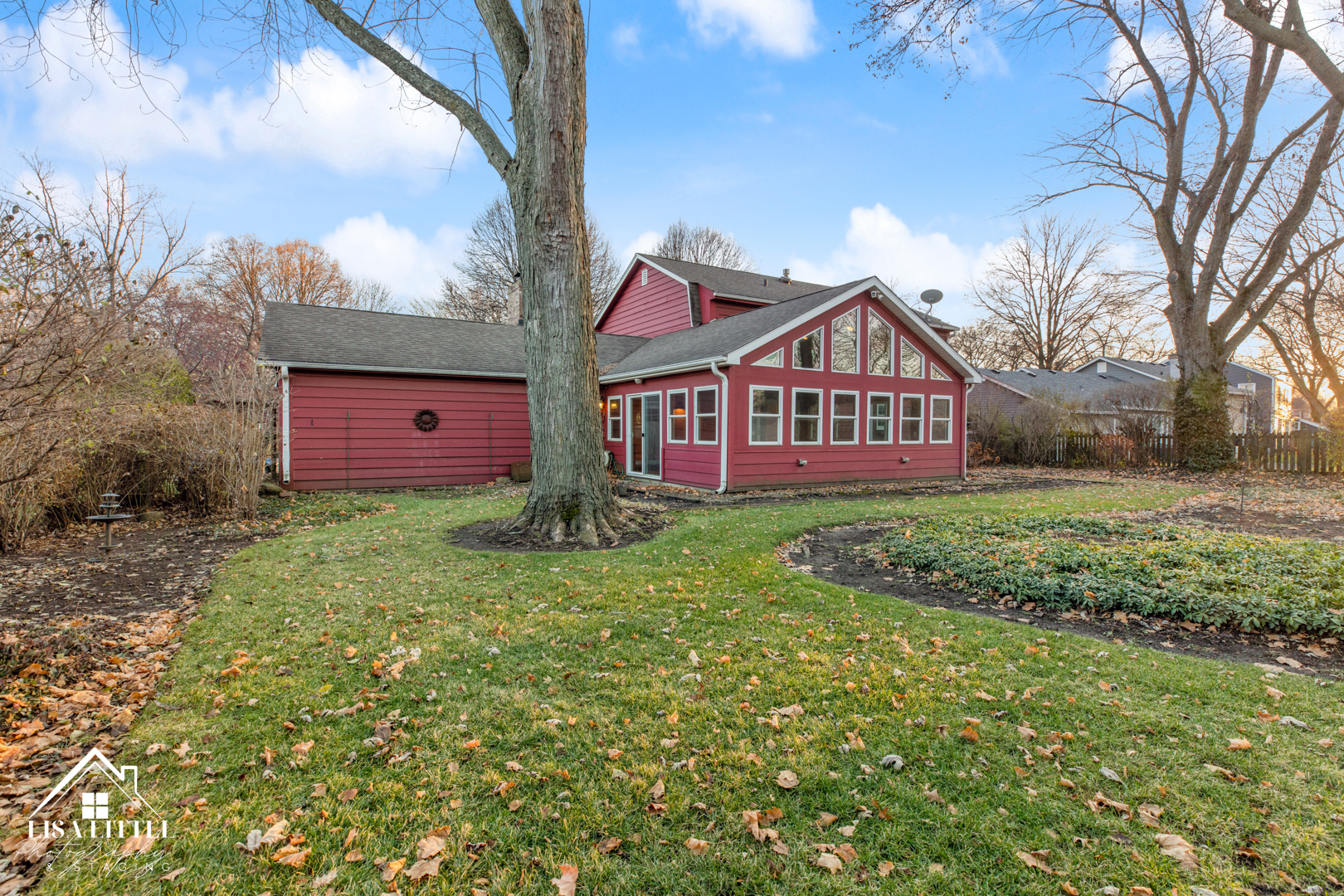 6S230 Concord Road Naperville, IL 60540 - Photo 40 of 42 a front view of a house with garden