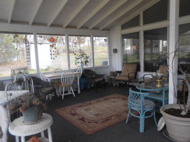 15600 Jones Road White City, OR 97503 - Photo 7 of 28 Other half of large sunroom, Lots of li