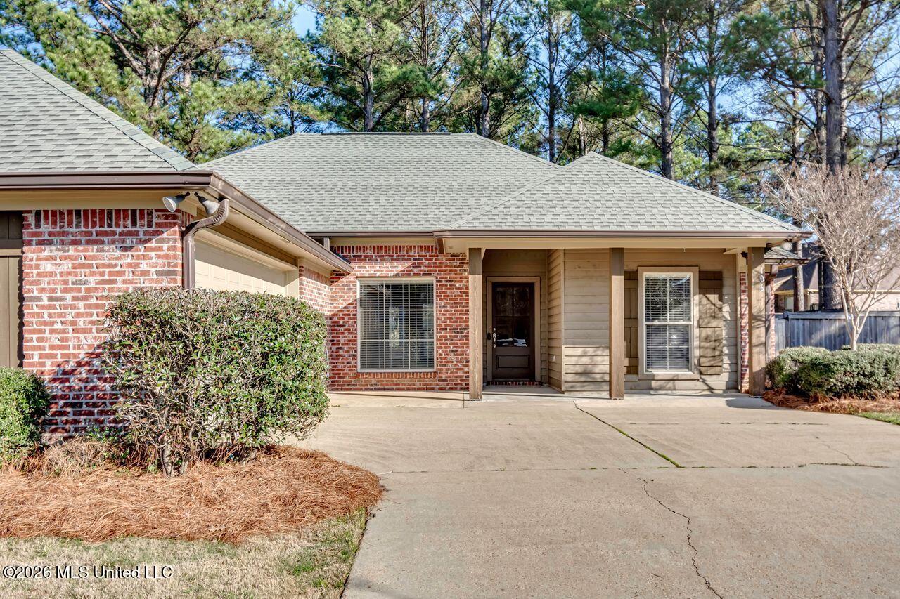 106 Highbury Cove Canton, MS 39046 - Photo 2 of 28 Front view 106