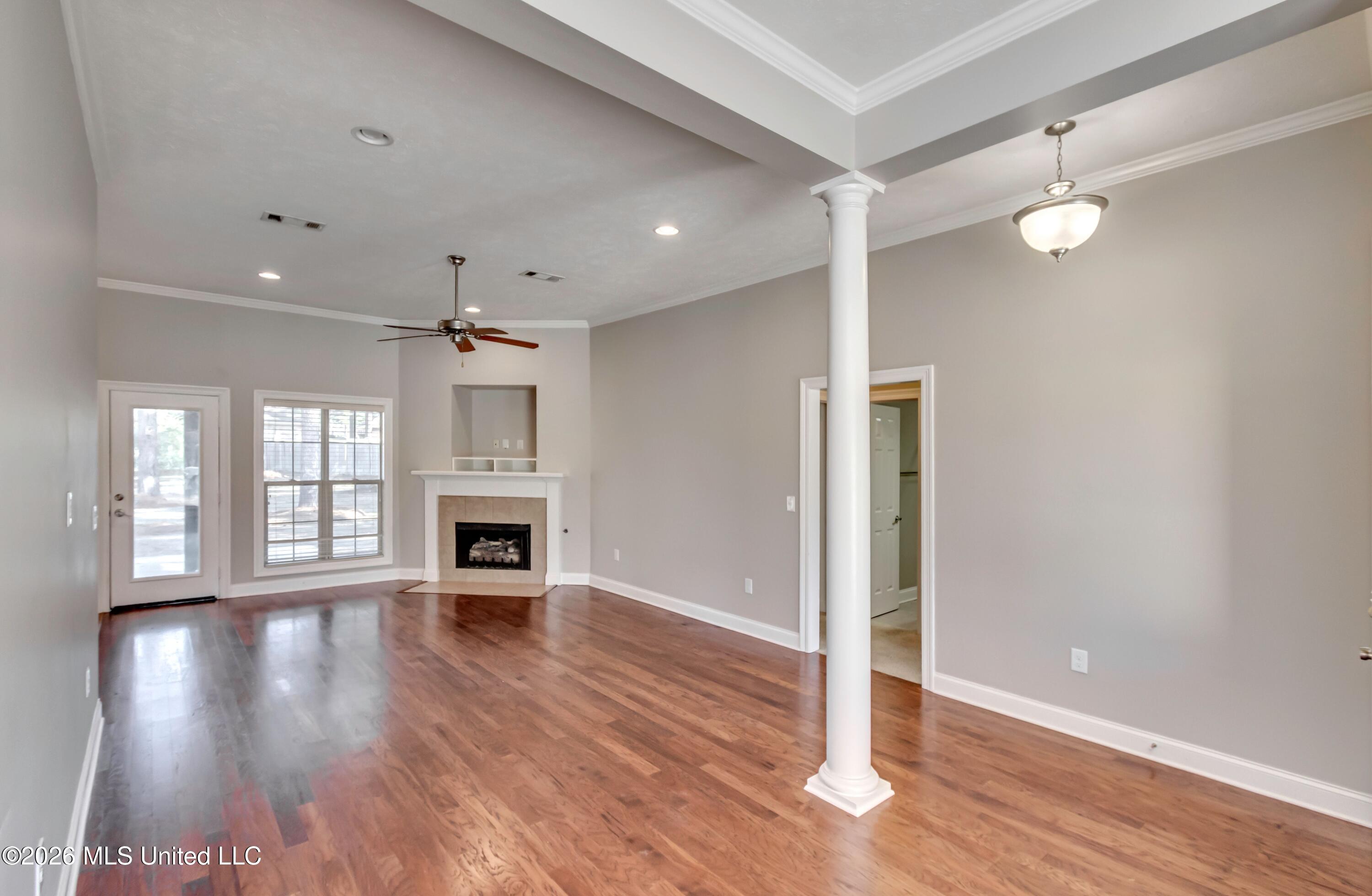 106 Highbury Cove Canton, MS 39046 - Photo 7 of 28 Living Room