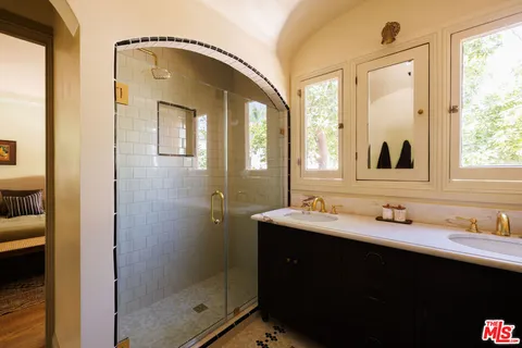 $1,399,000 | 2807 Somerset Drive, Los Angeles, CA 90016