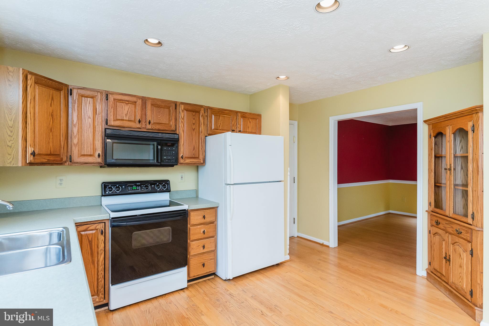 9202 Bretton Reef Road Baltimore, MD 21234 - Photo 15 of 54 Located next to the dining room