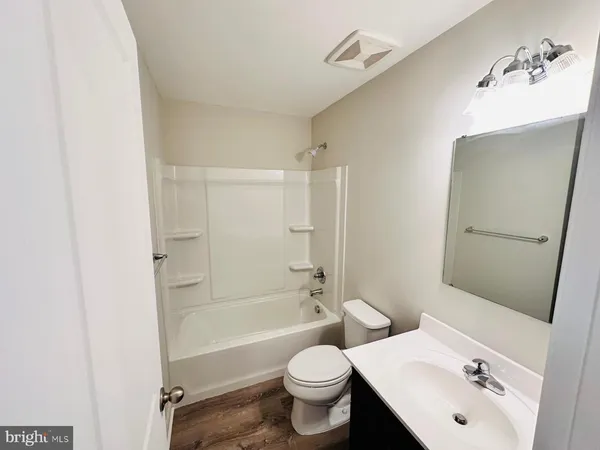 an empty room with a bathroom and mirror