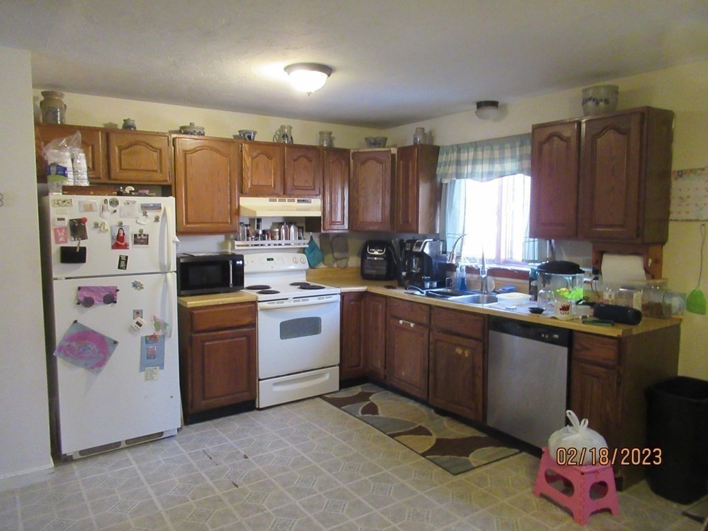 64 Stafford Road Wales, MA 01081 - Photo 11 of 34
