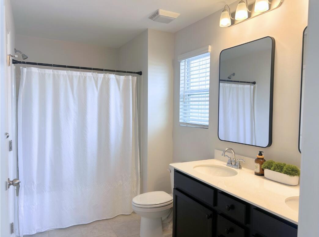 512 Purple Finch Road Summerville, SC 29486 - Photo 13 of 21 Primary Bathroom