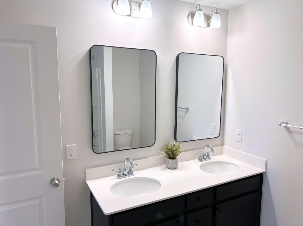 512 Purple Finch Road Summerville, SC 29486 - Photo 18 of 21 Guest Bathroom