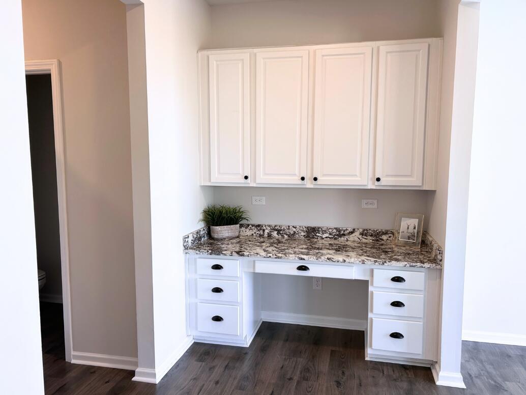 512 Purple Finch Road Summerville, SC 29486 - Photo 8 of 21 Built-in Desk/Work Station