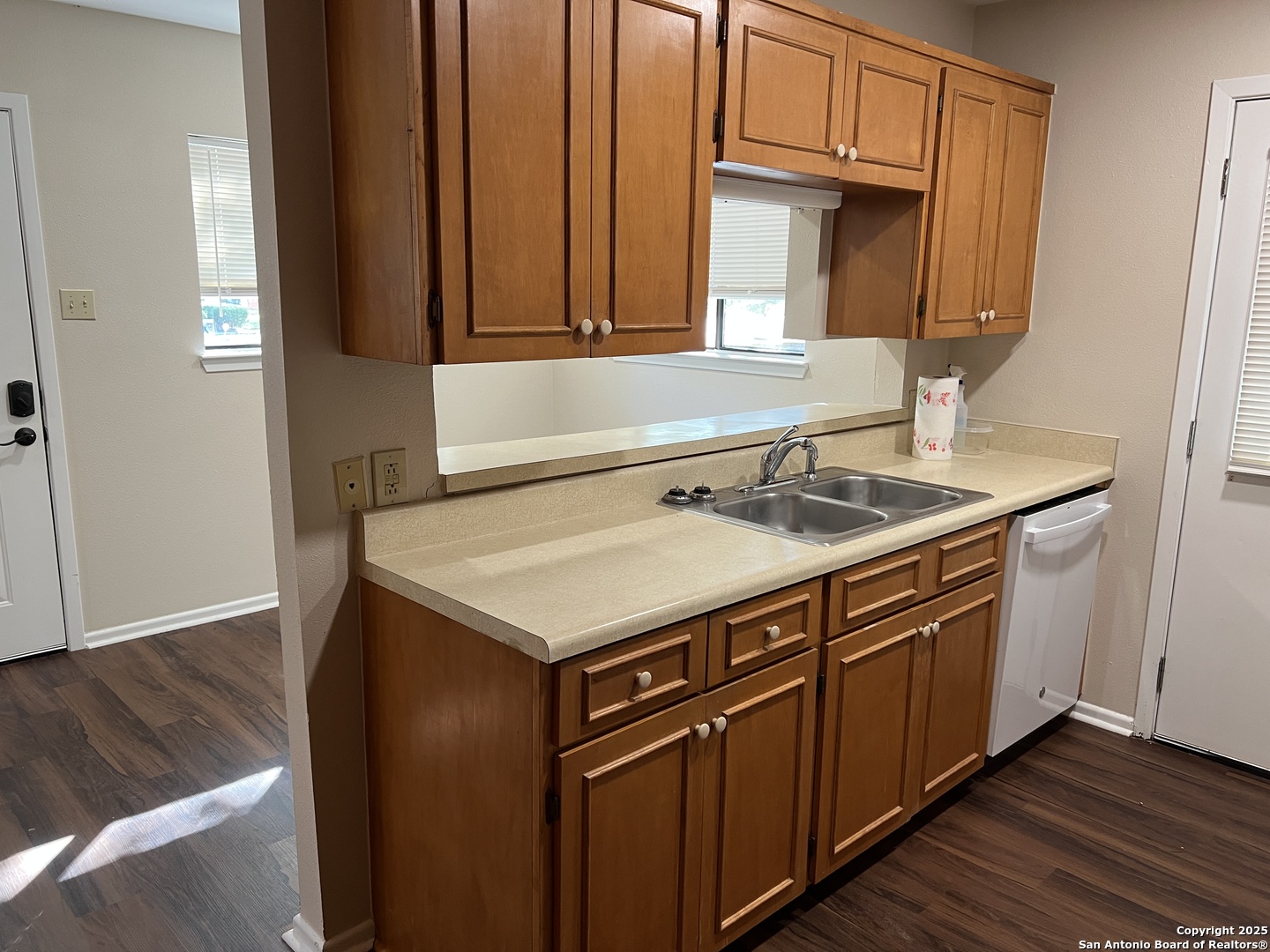 624 East Elm Street, Unit 1 Seguin, TX 78155 - Photo 8 of 19 a utility room with washer and dryer