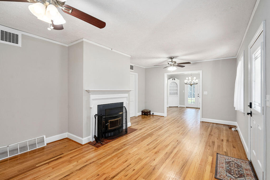 486 Montmorenci Road Aiken, SC 29801 - Photo 5 of 27 ©MeghannPadgett_486MontmorenciRd-16