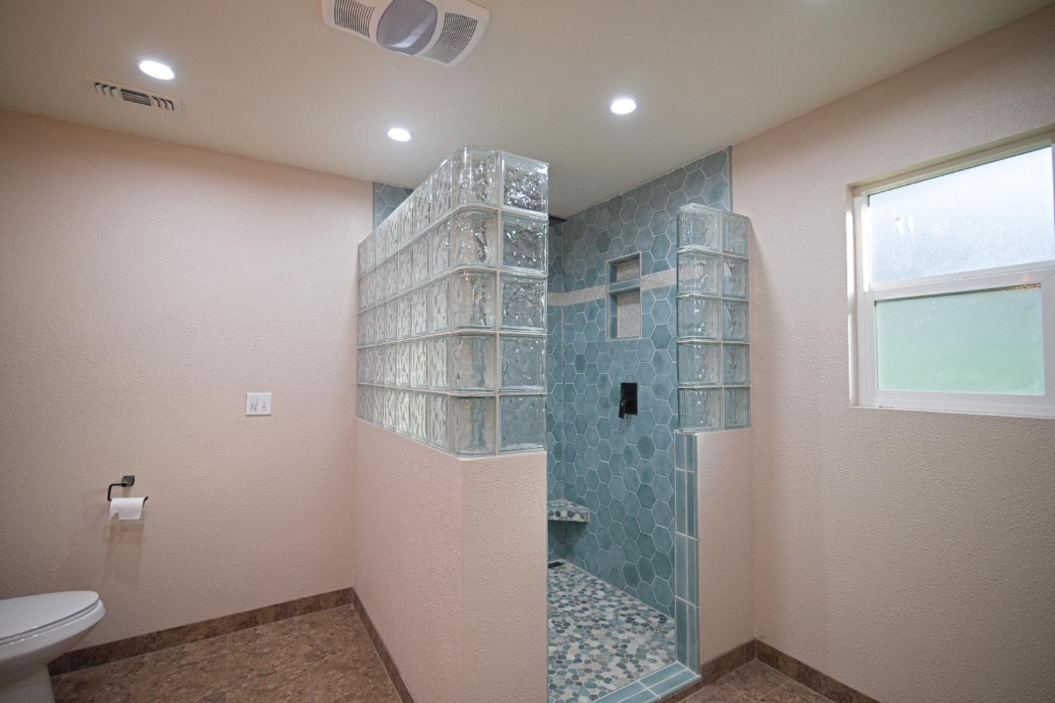 33072 Black Mountain Road Tollhouse, CA 93667 - Photo 20 of 45 a view of bathroom