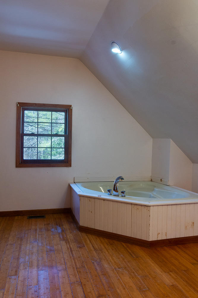 102 Cutter Gap Road Townsend, TN 37882 - Photo 23 of 27 cuttergap_bathroom_up2