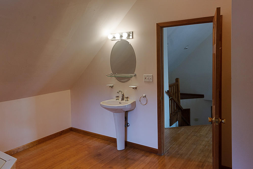 102 Cutter Gap Road Townsend, TN 37882 - Photo 25 of 27 cuttergap_bathroom_up1