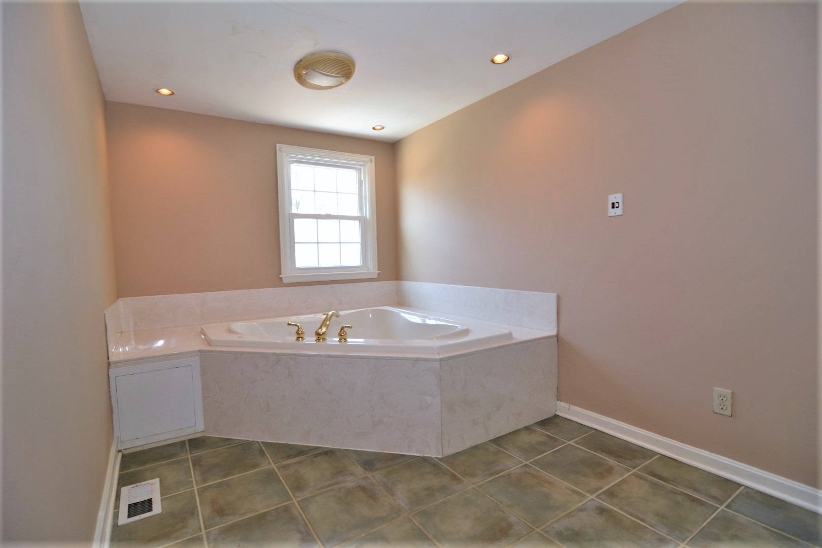 6401 Newburgh Road Evansville, IN 47715 - Photo 22 of 36 Gallery Image 22