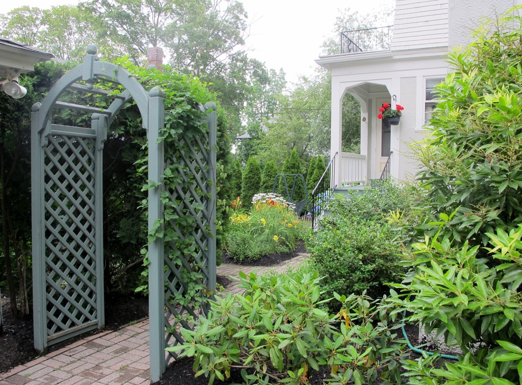 2 Otsego Road Worcester, MA 01605 - Photo 3 of 30 Gallery Image 3