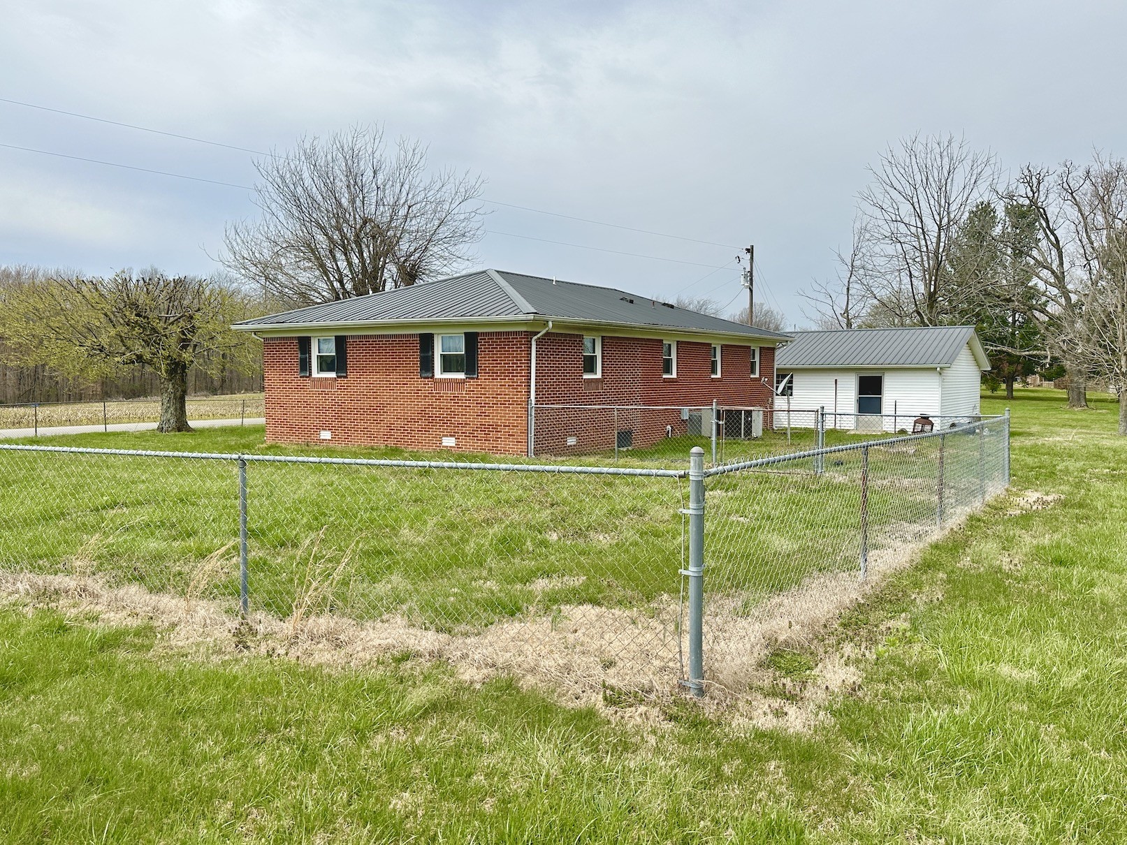 358 Jimtown Road Woodbury, TN 37190 - Photo 6 of 15 a house view with a garden space