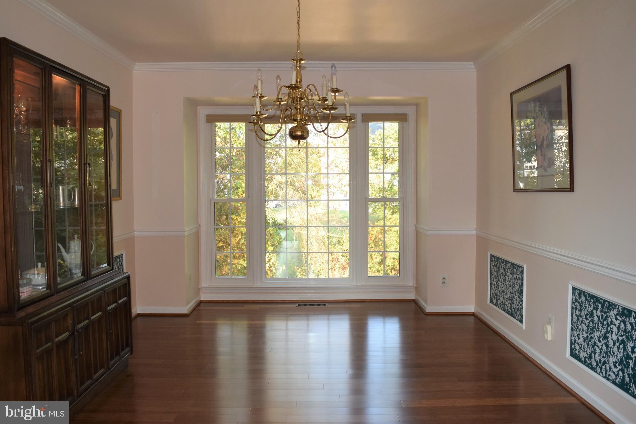 8198 Barnwood Road Manassas, VA 20110 - Photo 15 of 48 Dining Room with Box Window adds 2 foot extension
