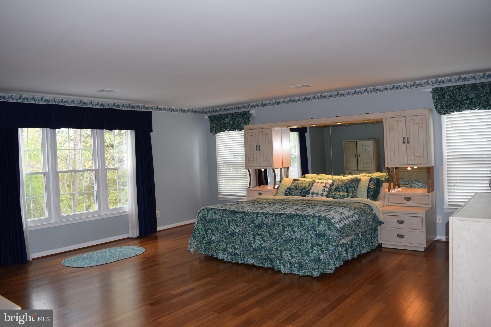 8198 Barnwood Road Manassas, VA 20110 - Photo 4 of 48 Outstanding Large Luxury Master Suite
