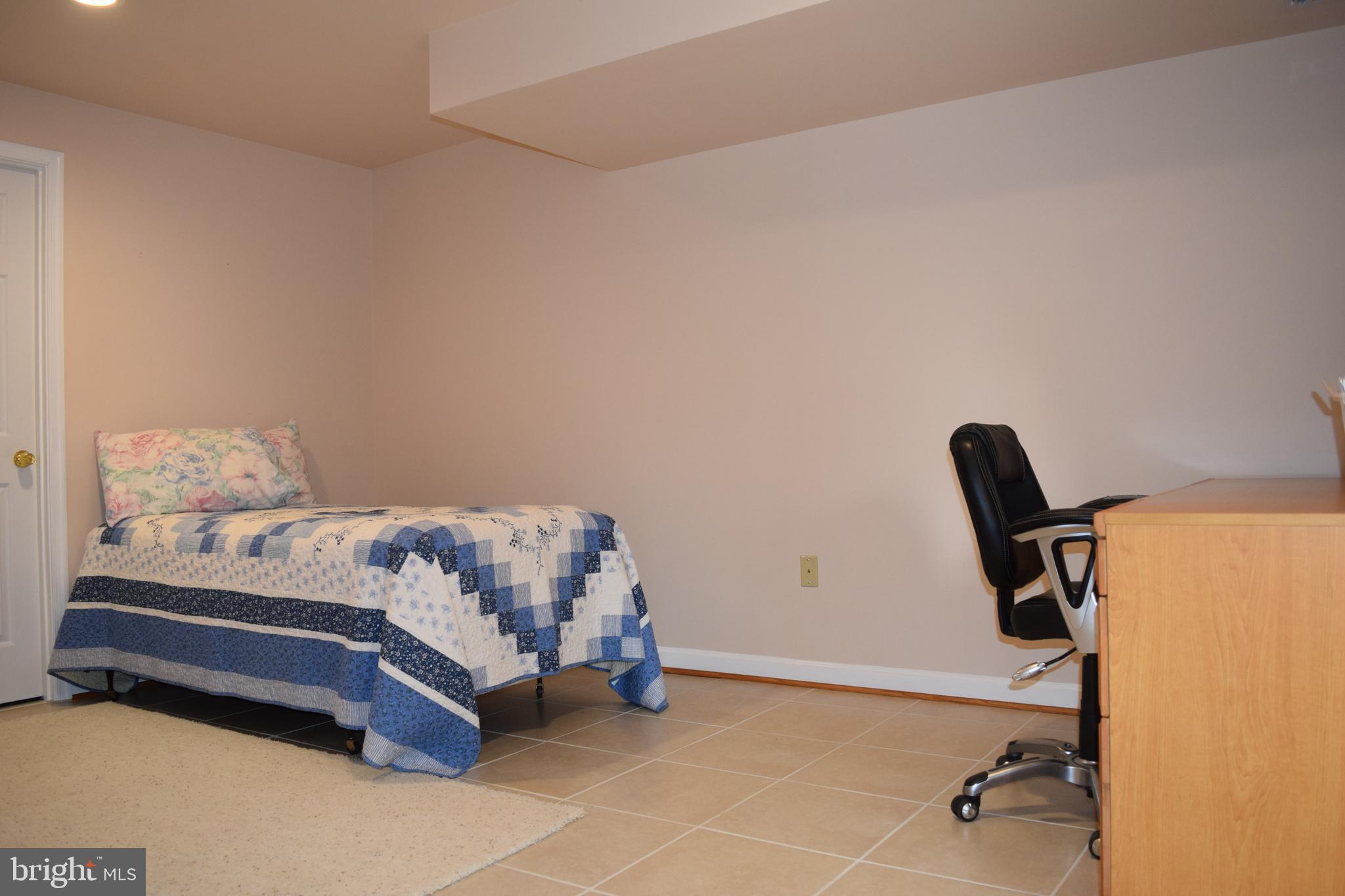 8198 Barnwood Road Manassas, VA 20110 - Photo 40 of 48 Extra Room : Bedroom/Exercise Room/Office/ etc.