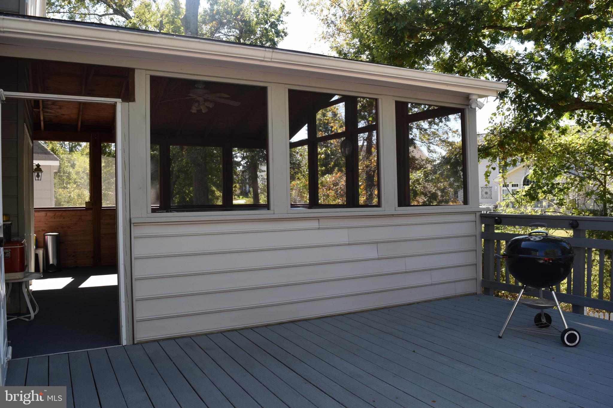 8198 Barnwood Road Manassas, VA 20110 - Photo 5 of 48 Screened In Porch - Entertainers Delight