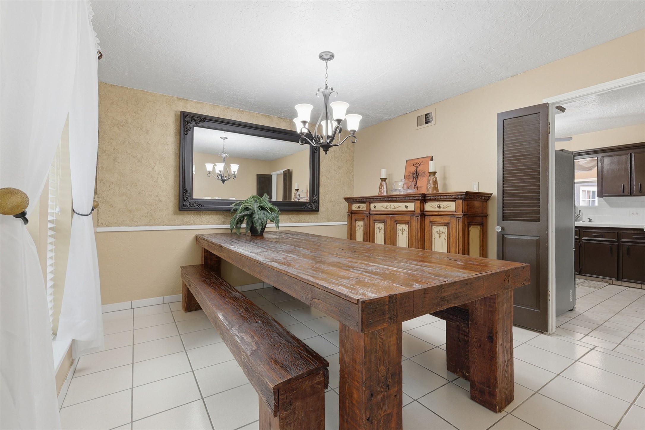 7010 River Mill Drive Spring, TX 77379 - Photo 5 of 29 a dining hall with a dining table and chairs