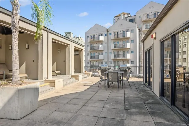 $2,000 | 333 Julia Street, Unit 220, New Orleans, LA 70130