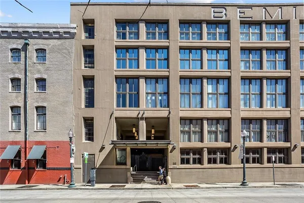 $2,000 | 333 Julia Street, Unit 220, New Orleans, LA 70130