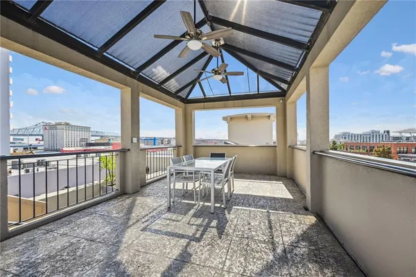 $2,000 | 333 Julia Street, Unit 220, New Orleans, LA 70130