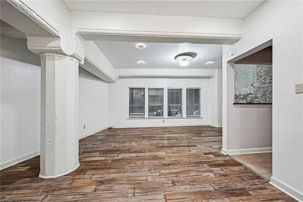 $2,000 | 333 Julia Street, Unit 220, New Orleans, LA 70130