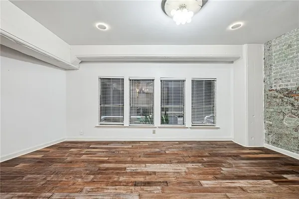 $2,000 | 333 Julia Street, Unit 220, New Orleans, LA 70130