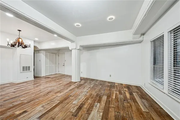 $2,000 | 333 Julia Street, Unit 220, New Orleans, LA 70130